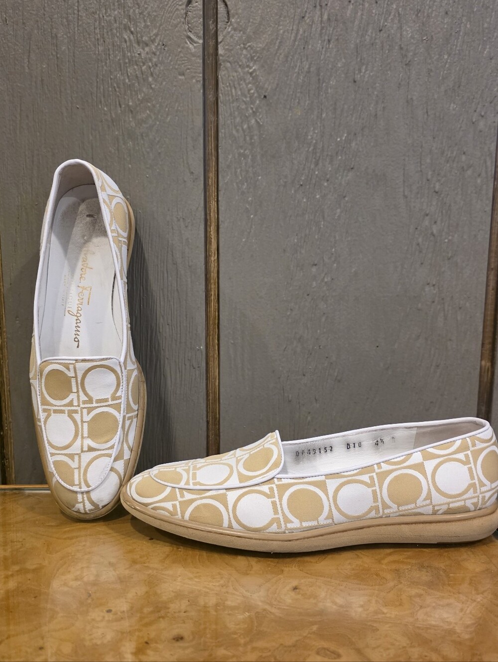 Ferragamno Logo Loafer